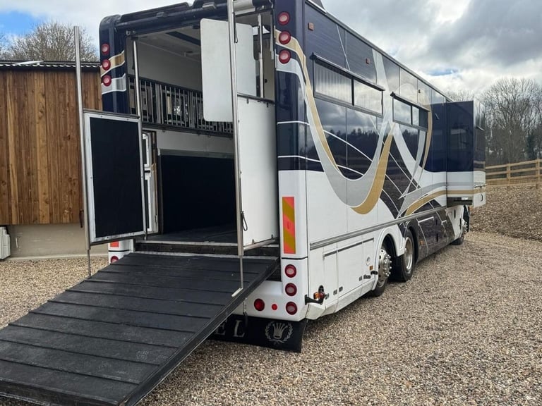 2007 Iveco STRALIS 7 HORSE LEHEL HORSEBOX Diesel Automatic