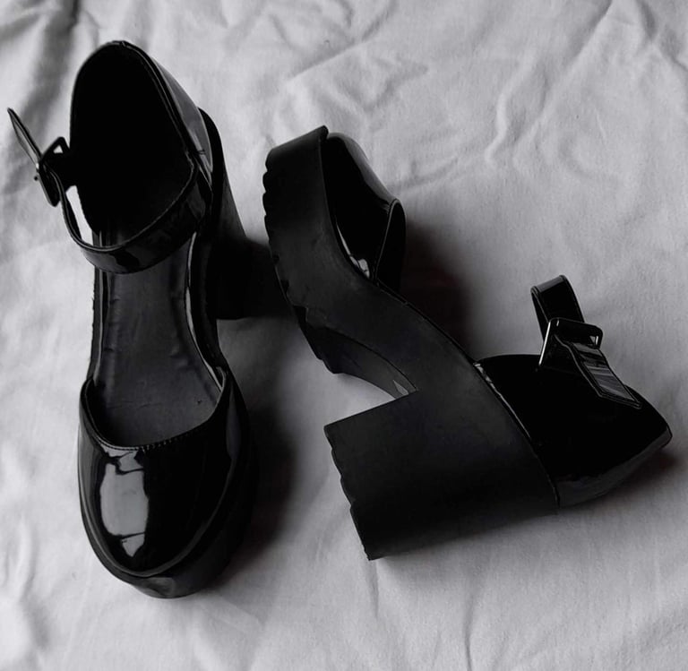 image for Size 6 black platform heels