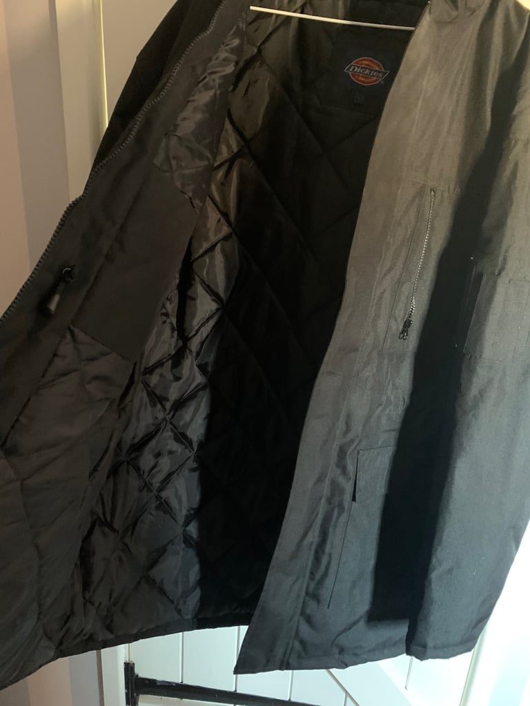 New/unworn Dickies Men’s Utility Coat PVC Coating Hooded Quilted Lining Size L see measurements