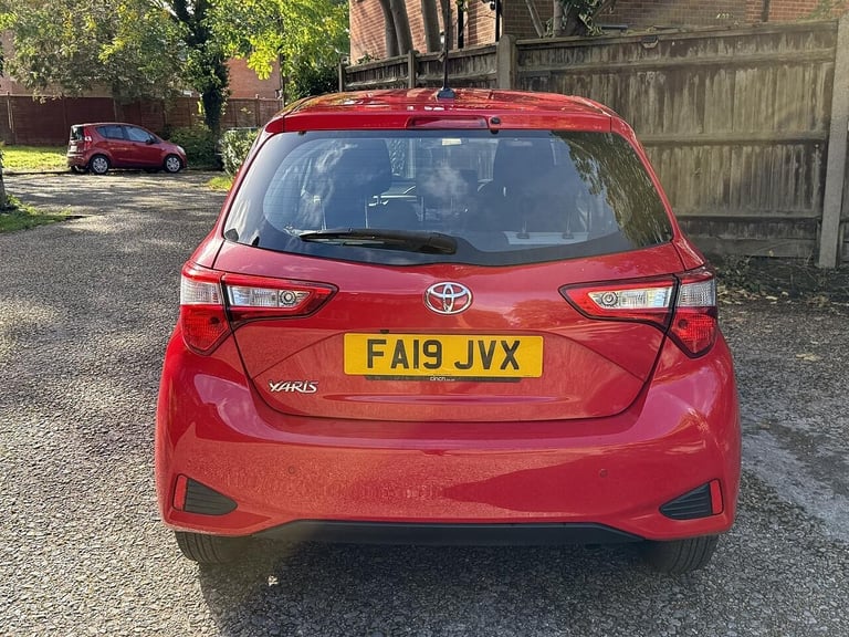 2019 Toyota Yaris 1.5 VVT-i Icon Tech Euro 6 5dr HATCHBACK Petrol Manual