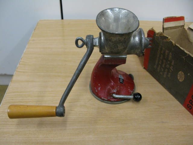 Retro Spong Mincer . Model 701