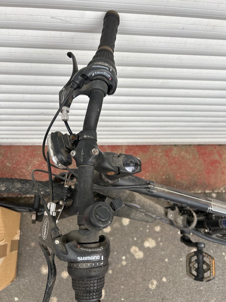 Black Carrera subway 1 hybrid commuting bicycle 