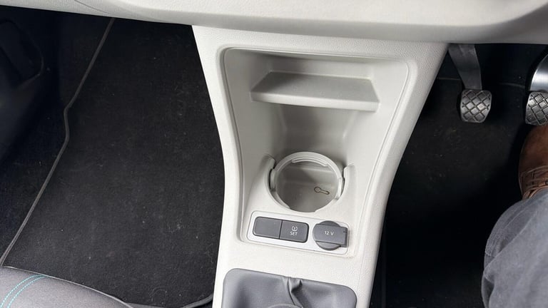  SEAT Mii 1.0 12v Design Mii Hatchback 5dr Petrol Manual Euro 6 (60 ps) Petrol Manual