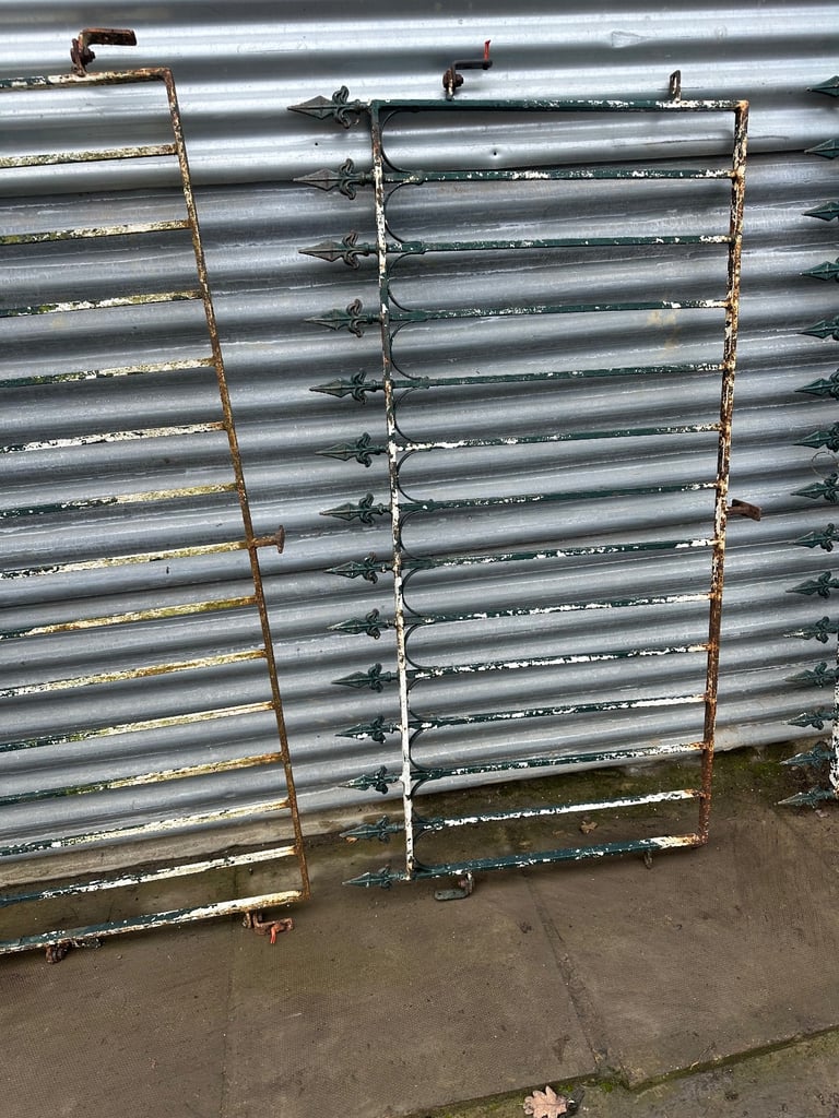 Vintage Cast Iron Garden Railing x4 Pieces