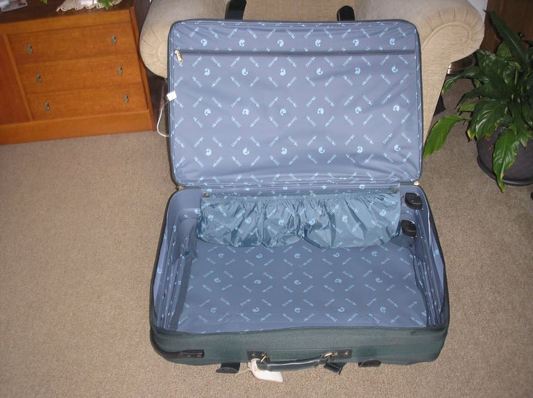 image for Suitcase in very good clean condition from smoke & pet free home.
