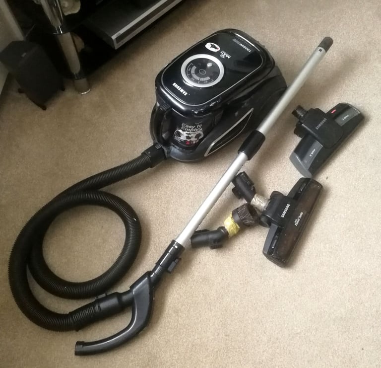 image for Samsung Cylinder Vacuum Cleaner 1800W With Tools Please Read Description