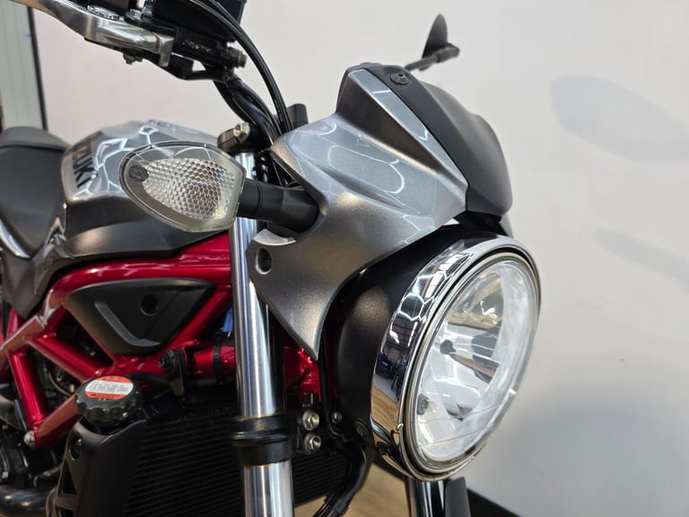 Suzuki SV650 Silver 2020 - ABS, Full Digital Display, Low Mileage