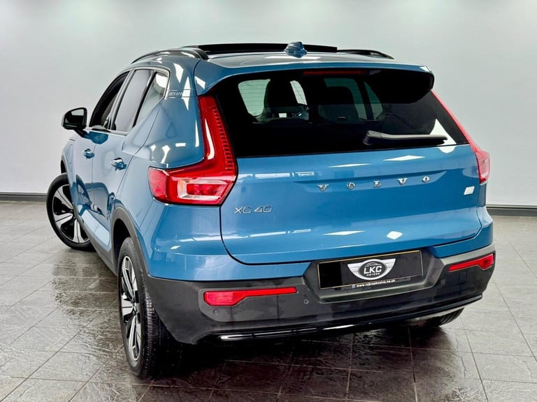 VOLVO XC40 1.5h T5 Recharge 10.7kWh Ultimate Dark Auto Euro 6 (s/s) 5dr 2023