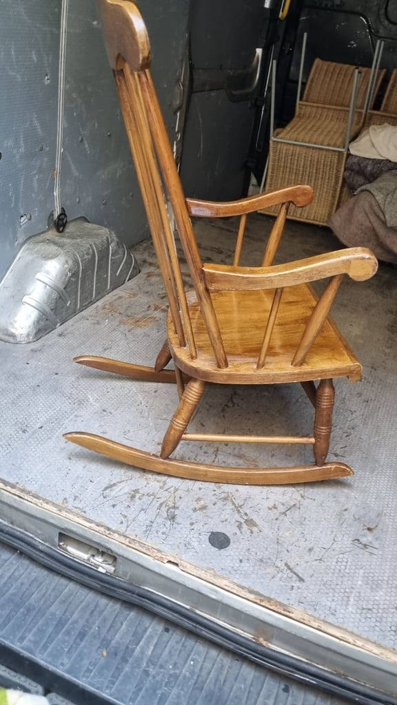 Beautiful large oak rocking chair 