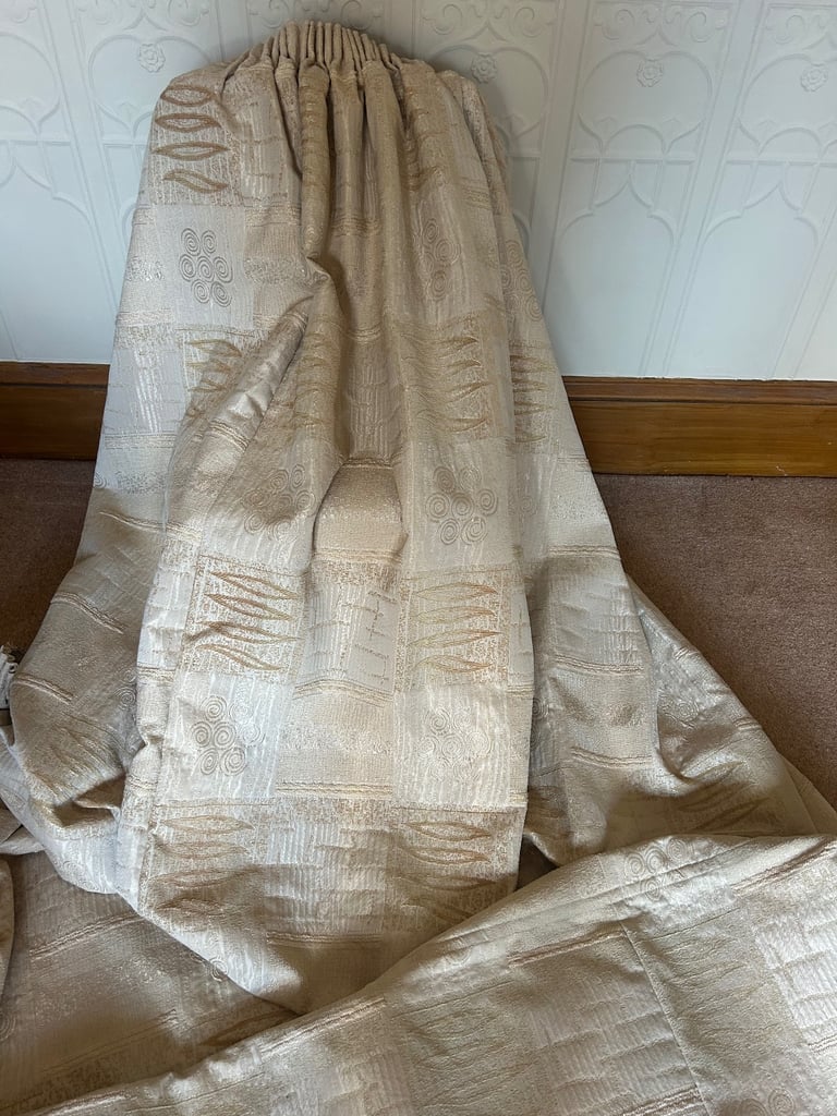 Curtains fully lined with matching pelmet 