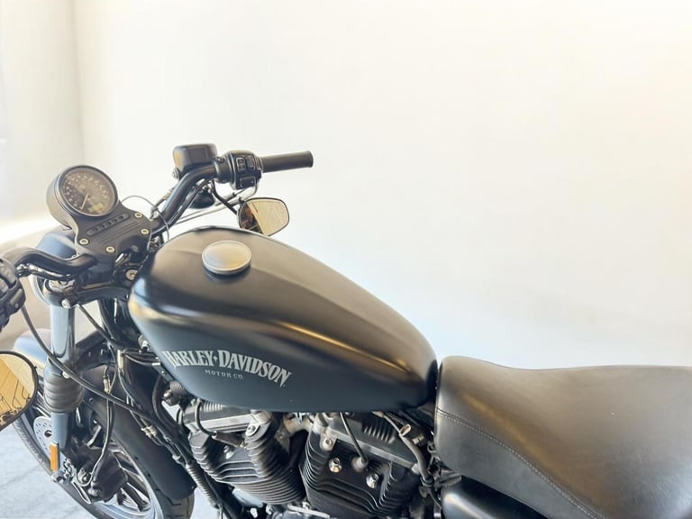2015 Harley-Davidson Sportster 883 XL883N Iron 883