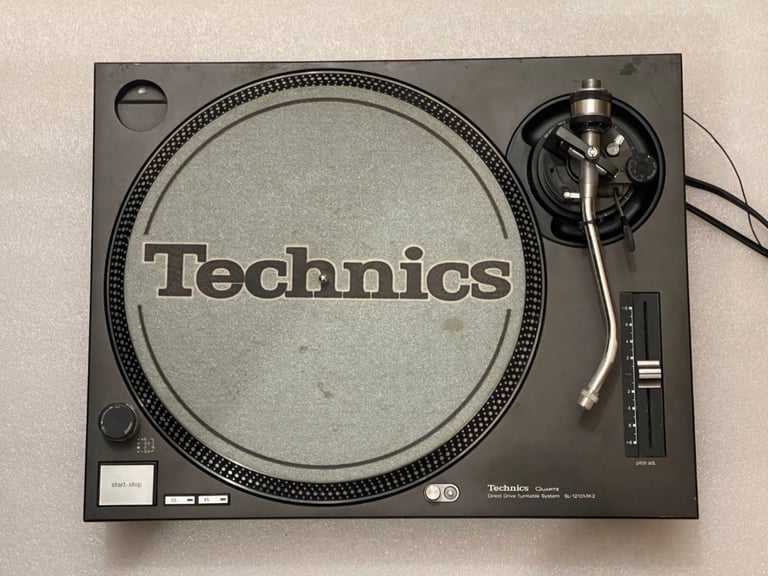 Technics SL 1210 MK2 Direct Drive Turntable 