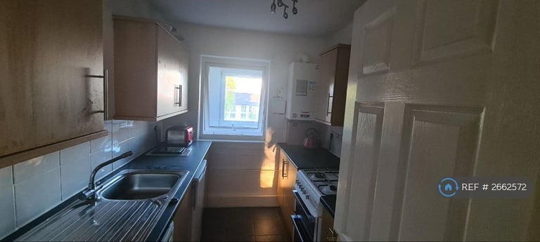2 bedroom flat in Dunphail Road, Glasgow, G34 (2 bed) (#2662572)