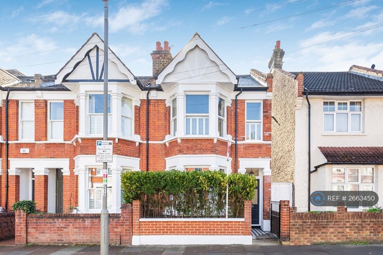 3 bedroom house in Ravensbury Road, London, SW18 (3 bed) (#2663450)