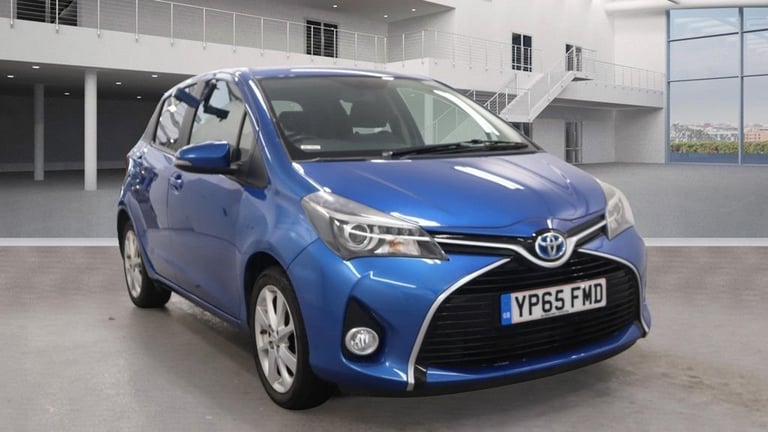 image for 2015 Toyota Yaris 1.5 VVT-h Sport Hatchback 5dr Petrol Hybrid E-CVT Euro 6 (101 ps) Hatchback PET...