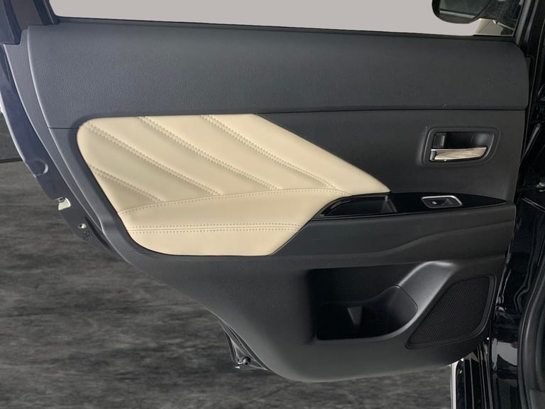 2018 Mitsubishi Outlander 2.0h 12kWh 5hs SUV 5dr Petrol Plug-in Hybrid CVT 4WD Euro 6 (s/s) (200 ...