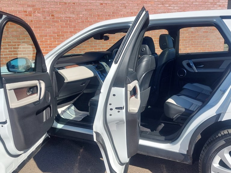 2020 70 Land Rover Discovery Sport P300e HSE R-Dynamic 1.5 Hybrid Auto PHEV