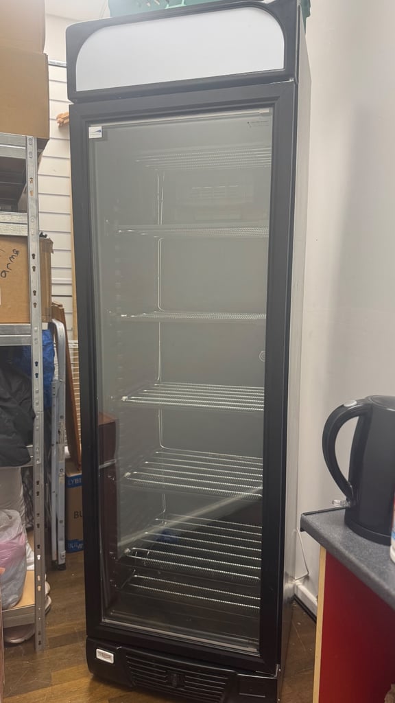 LYNKSO UPRIGHT COMMERCIAL FREEZER 
