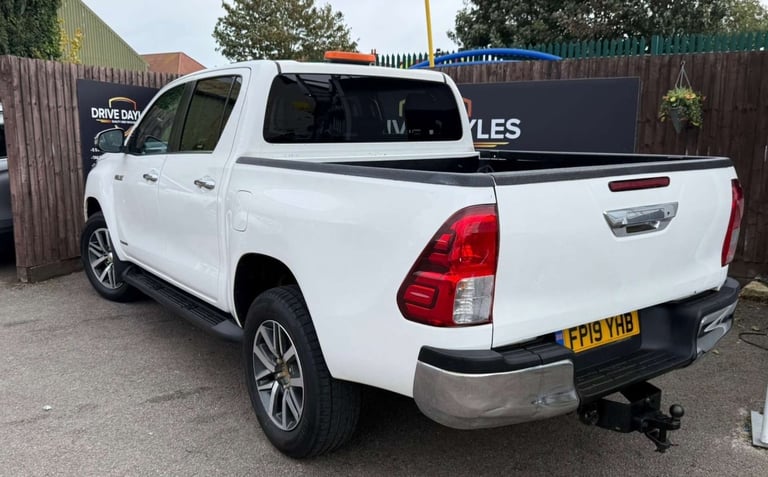 2019 Toyota Hilux 2.4 HI-Luxury Invincible D-4D 4WD Double Cab 4WD 5dr Pickup Diesel Manual