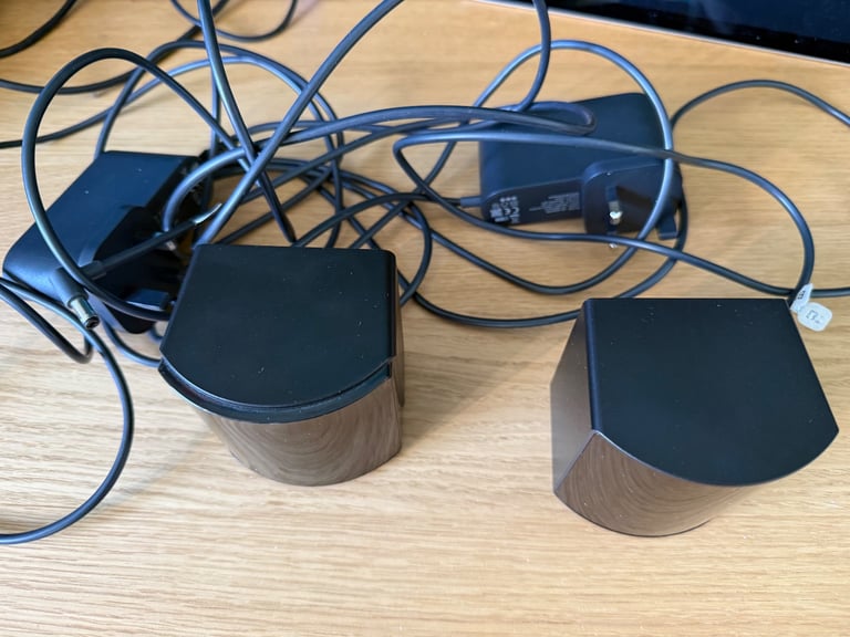 HTC Vive Pro v1 headset and controllers