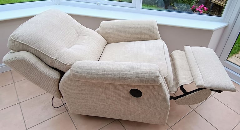 Recliner Chair and Matching 2 Seater Sofa [Electric Reclining Action]