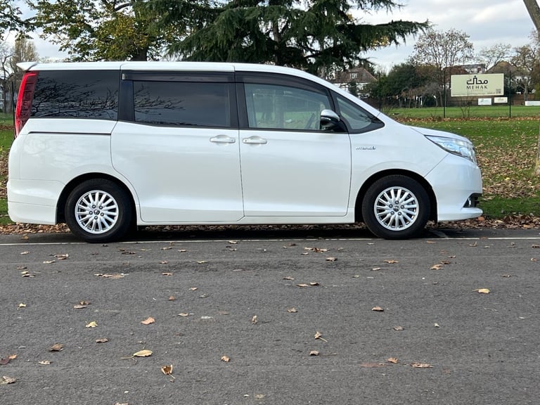 2015 Toyota Noah MPV Hybrid Electric  Automatic