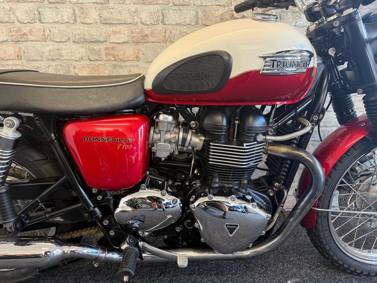2013 Triumph Bonneville T100 - Red - 17k miles - Nice condition retro bike 
