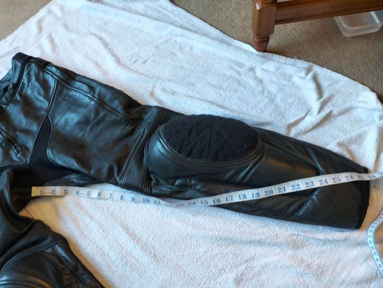 Dainese Mens Motorcycle Leather Trousers S 32" W EU 50 shin & knee armour