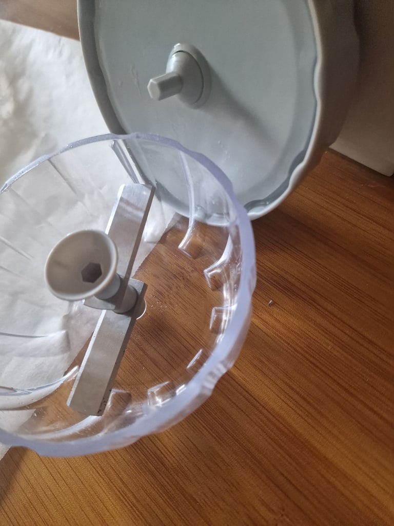 Mini hand chopper 