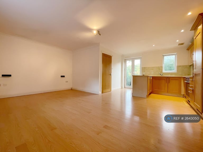 5 bedroom house in Willowmead Close, Runcton, Chichester, PO20 (5 bed) (#2643050)