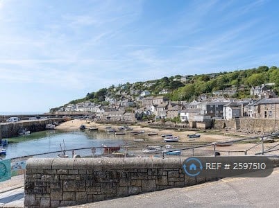 1 bedroom flat in Brook Street, Penzance, TR19 (1 bed) (#2597510)
