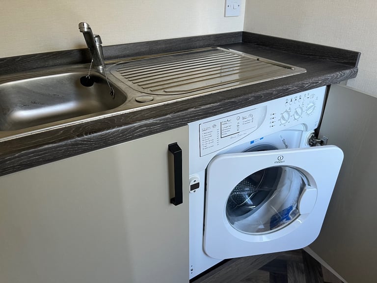 Atlas Lilac Lodge 40x20x2 bedroom