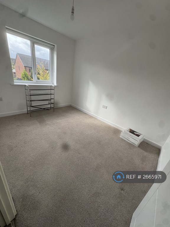 3 bedroom house in Ashover Avenue, Manchester, M12 (3 bed) (#2665971)