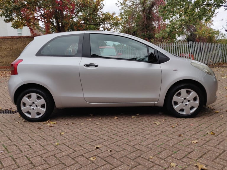 TOYOTA YARIS T2 1.0 VVT-I 2008 08 REG MET SILVER 3 DOORS 5 SPEED MANUAL 132K MILES ULEZ FREE SUPERB