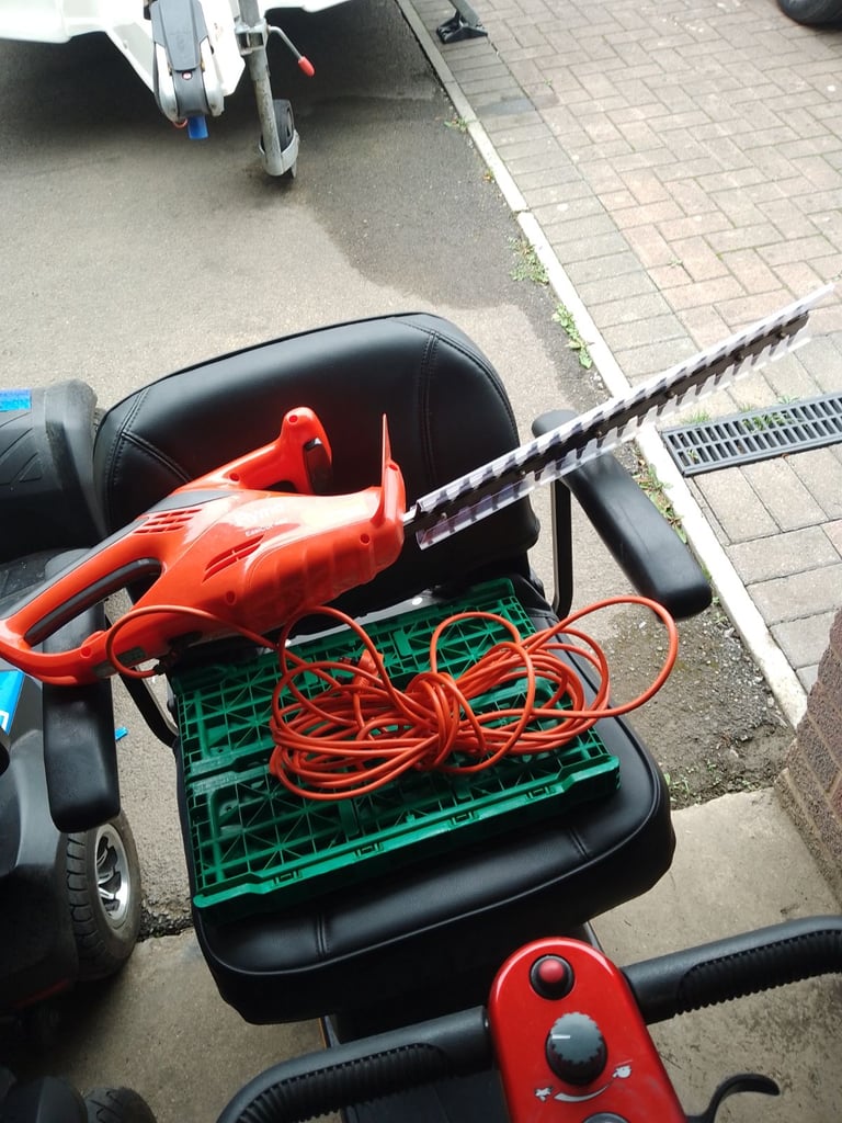 Hedge trimmer etc