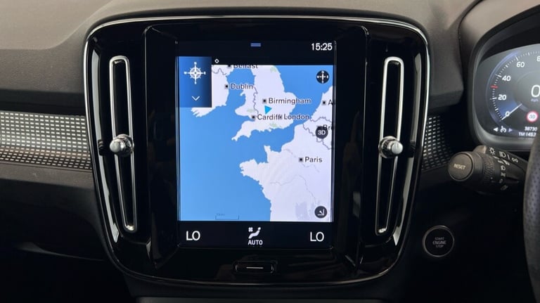 2021 Volvo XC40 R-Design, T3 automatic (Power Tailgate, Rear Park Assist) Estate Petrol Automatic