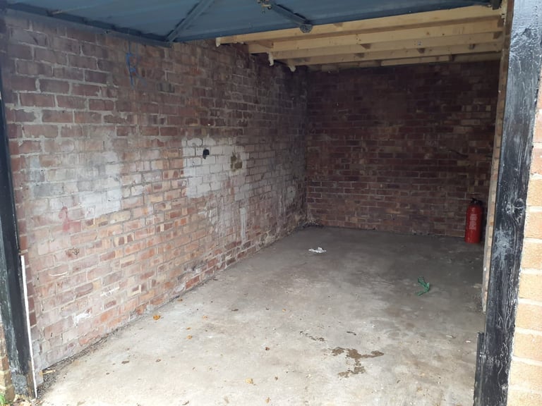 Garage to rent