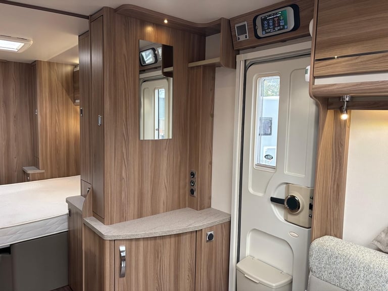 2020 Swift Fairway Platinum 880 8ft Wide, Transverse Island Fix Bed WAS £21,995