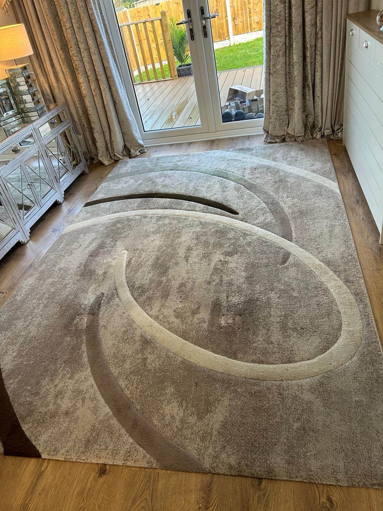 Rug- Beige ,Cream and Brown colour