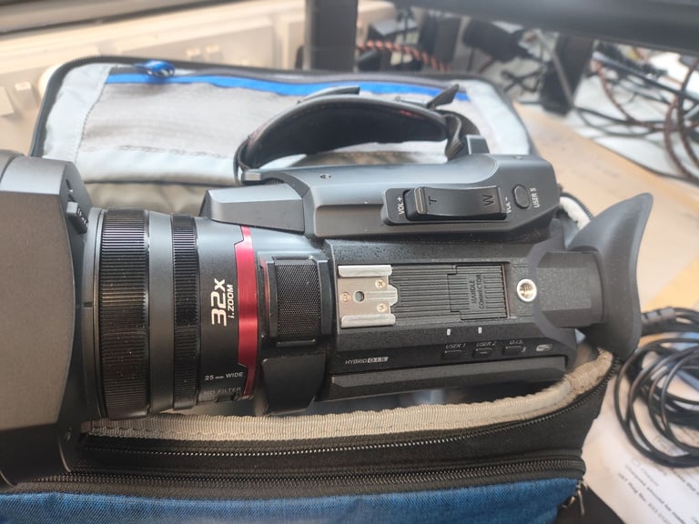 Panasonic UHD 4K Camcorder HC-X1500 with Extra Battery in Immaculate Condition