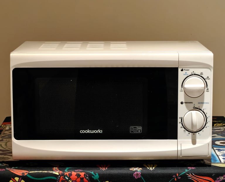 image for Cookworks 700W 17l White Microwave