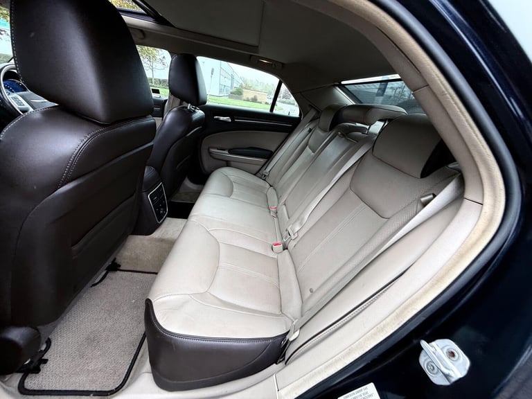 2013 Chrysler 300C 3.0 CRD V6 Executive Auto Euro 5 4dr SALOON Diesel Automatic