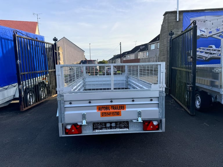 BRAND NEW 10ft x 5ft TWIN AXLE TRAILER WITH 40CM MESH 1300KG BRAKED