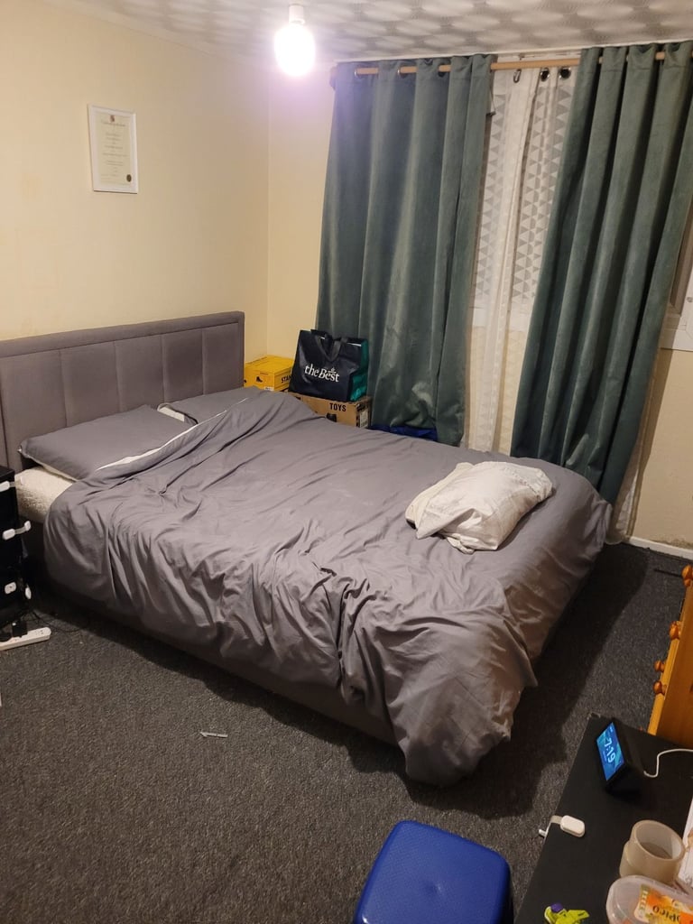 Large one bedroom flat  to  let 