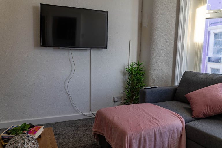 Flat 3 Blackpool | Furnished 1-BR Flat in Blackpool | Wi-Fi, Kitchen