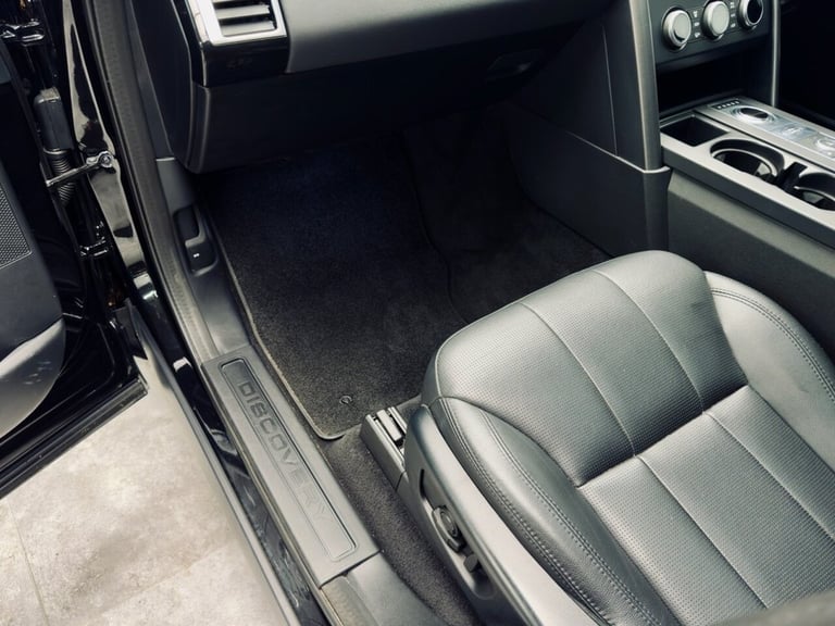2019 Land Rover Discovery 3.0 SD V6 Landmark Edition SUV 5dr Diesel Auto 4WD Euro 6 (s/s) (306 ps...