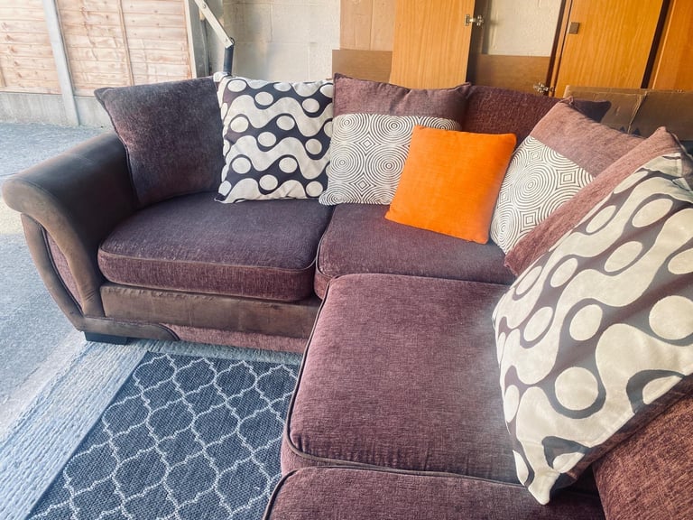 DFS CORNER SOFA VGC - DELIVERY AVAILABLE 