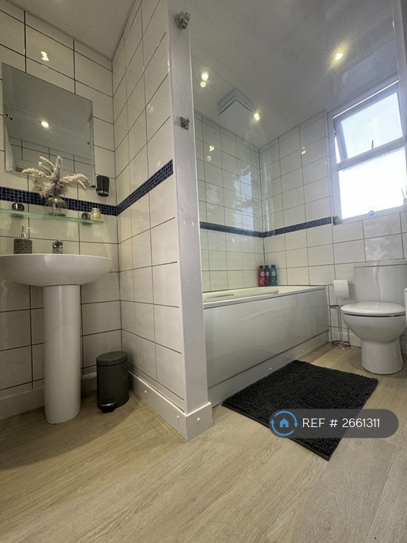 7 bedroom house in Harringay Avenue, Liverpool, L18 (7 bed) (#2661311)