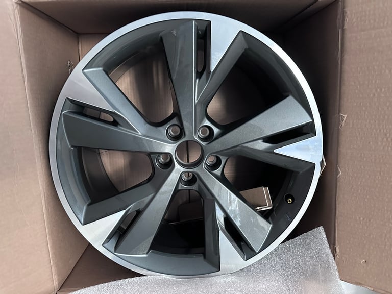 NEW - GENUINE AUDI Q4 E-TRON 8J 20" ALLOY WHEEL 89A601025E