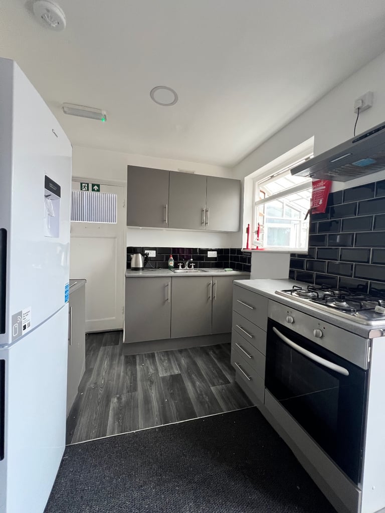 SUPPORTED SOCIAL HOUSING - DOUBLE ROOM IN STIRCHLEY B30! Available for UNIVERSAL CREDIT UC PIP DSS 